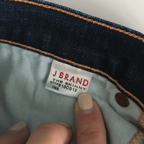 J Brand’s “The Skinny” Jean In Ink. Sz 26 - Picture 7 of 8